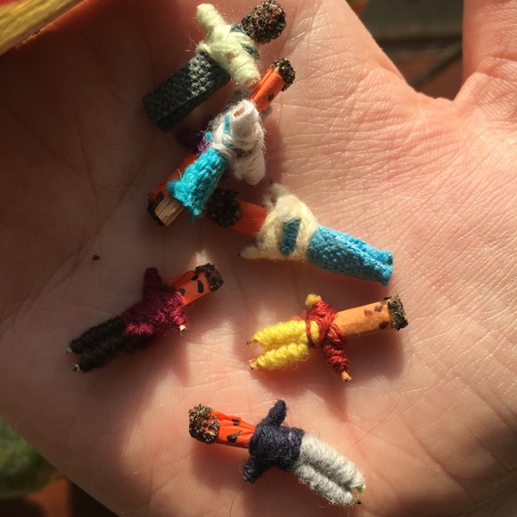 FREE WITH PURCHASE 💸 miniature dolls + wooden box - Picture 2 of 11